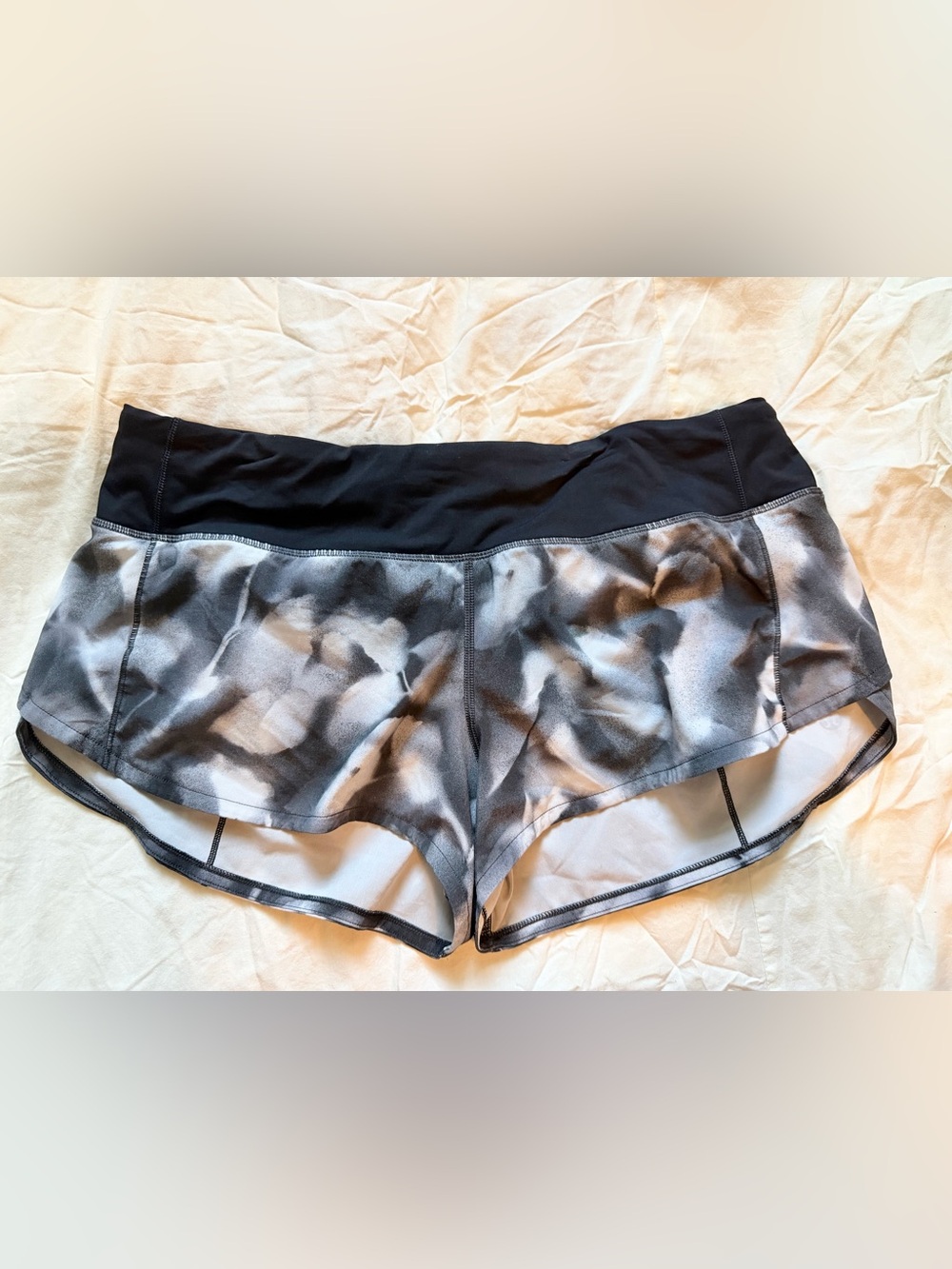 Lululemon Speed Up High-Rise 2.5" Shorts Gray Marble Print Lined Running Size 8
